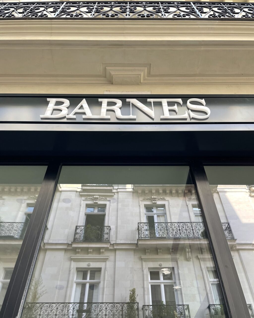 Instagram post from agence.beutter. This post is in position 2.