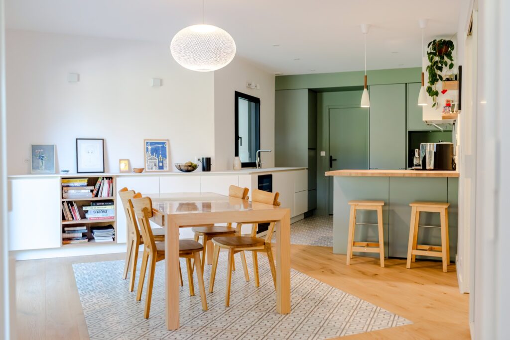 Instagram post from agence.beutter. This post is in position 3.