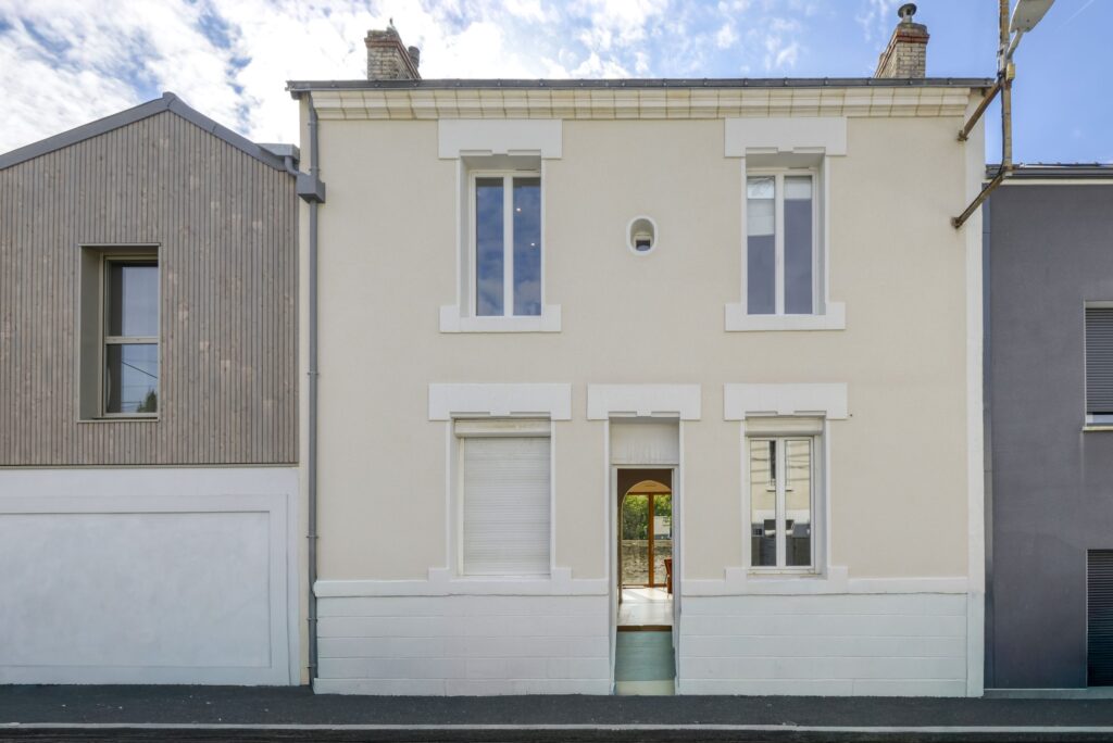 Instagram post from agence.beutter. This post is in position 1.