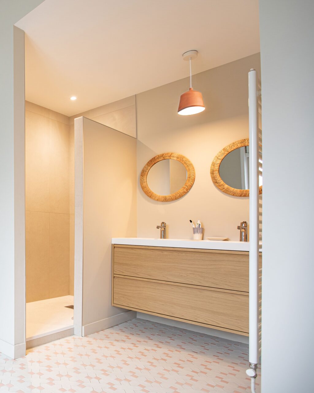 Instagram post from agence.beutter. This post is in position 2.