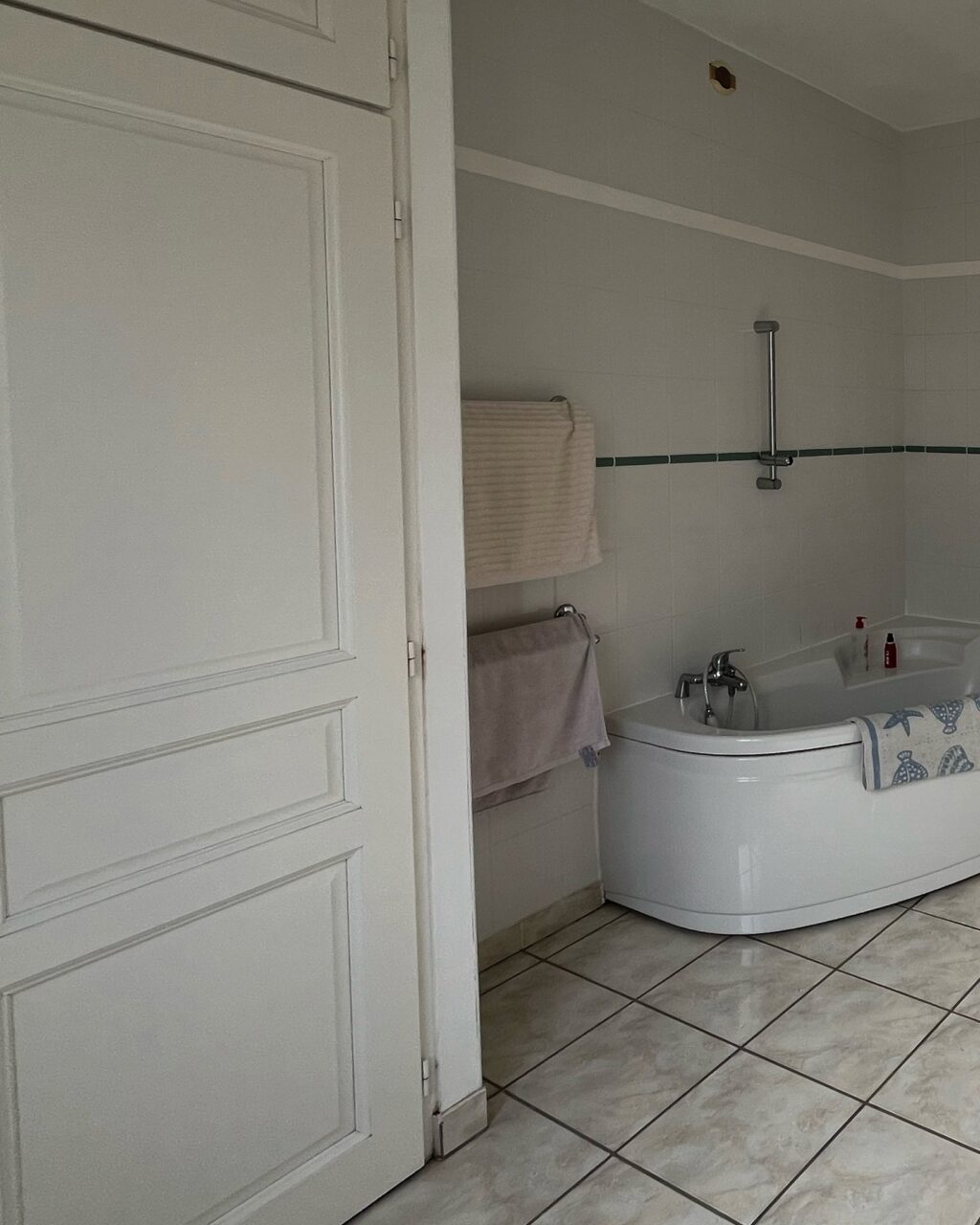 Instagram post from agence.beutter. This post is in position 3.